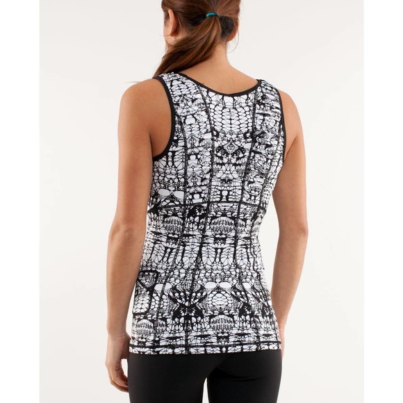 COPY - Lululemon women’s size 6 stay on course black and white athletic tank 00… - Picture 2 of 10